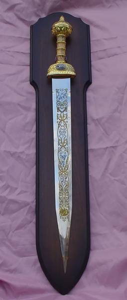 Julius Caesar Roman Short Sword With Wooden Display