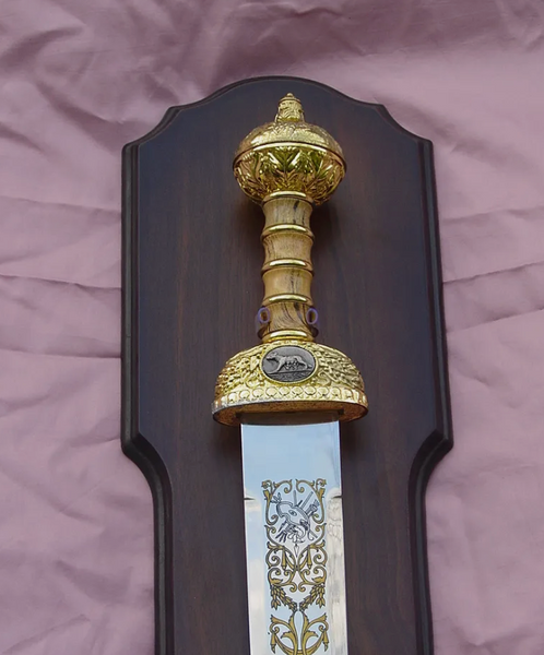 Julius Caesar Roman Short Sword With Wooden Display